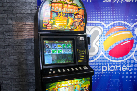 Аренда игрового автомата придаст выездному казино немного новизны и направит мысли и эмоции гостей мероприятия по сценарию ностальгии